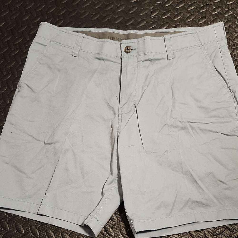 ⭐ Denver Hayes Men's Light Gray Flat Front Shorts Size 36